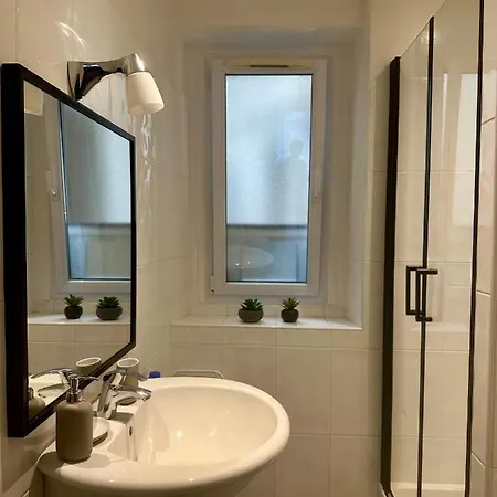 Cosy Champs Elysees Apartman