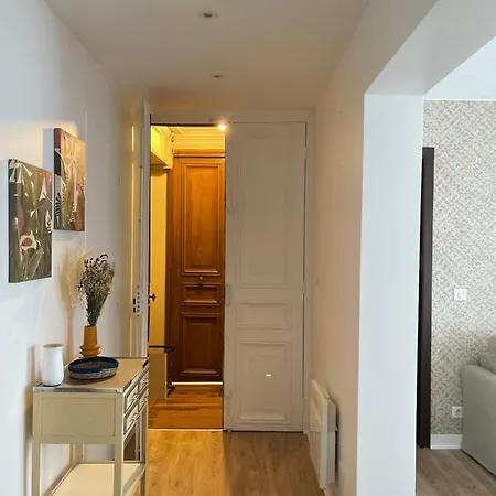 Cosy Champs Elysees Apartman *
